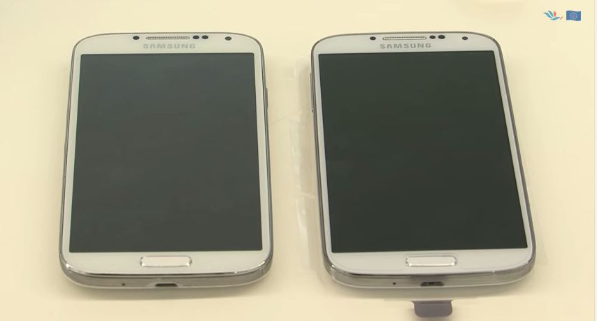 Original "Samsung Galaxy S 4 (s desne strane) i falsifikat (s leve strane).