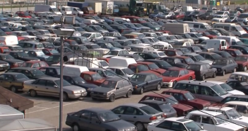 Neregistrovano vozilo odnose sa parkinga za minut